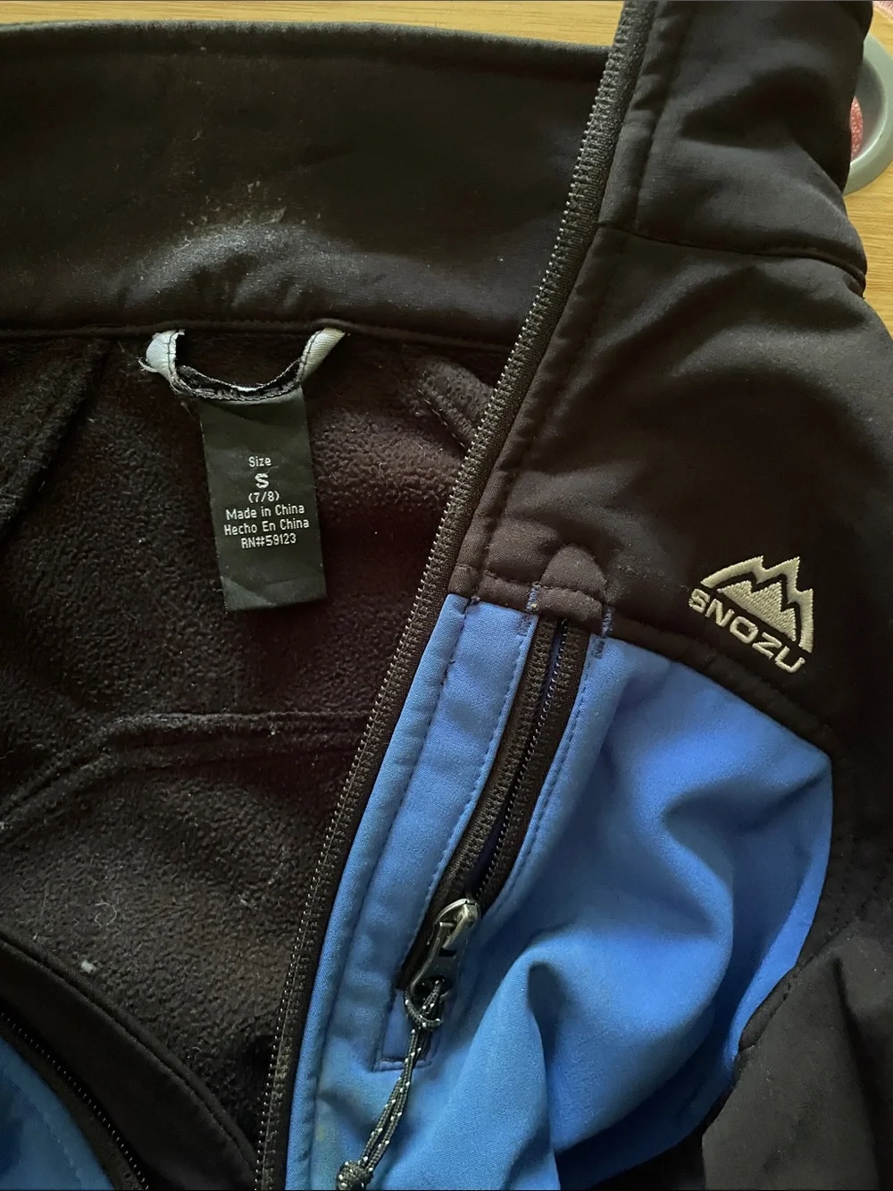Snozu youth blue ski/outdoor coat. Size S (7/8).